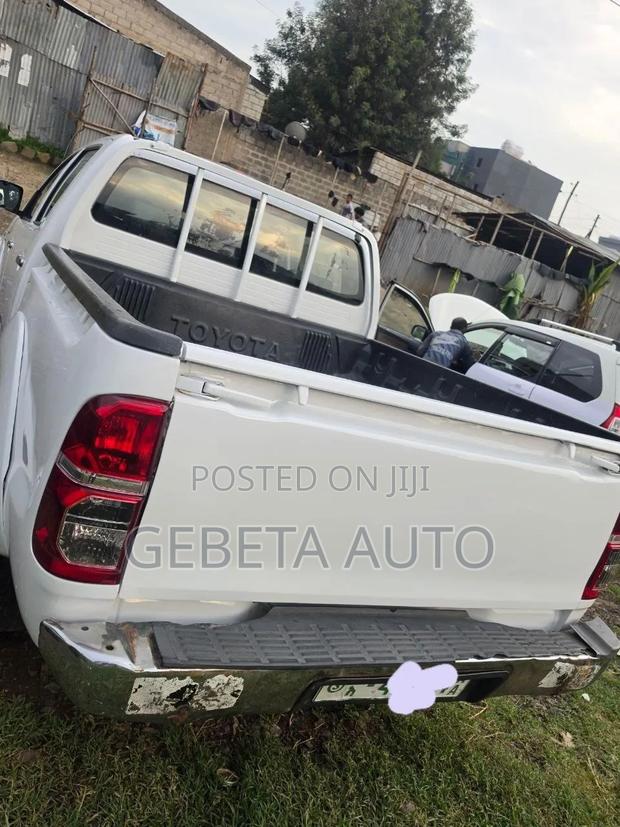 Toyota Hilux 2008 White