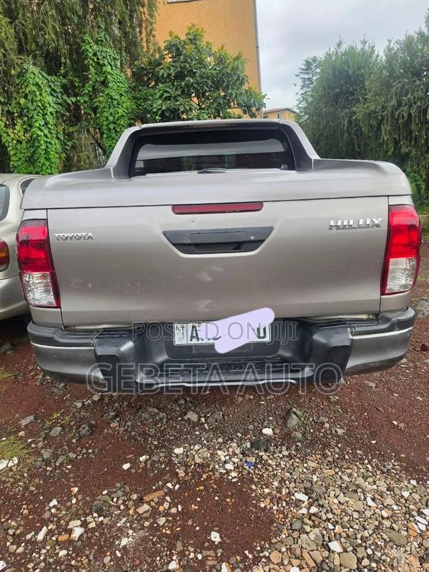 Toyota Hilux 2020 Gold