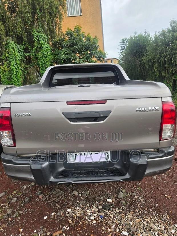 Toyota Hilux 2020 Gold