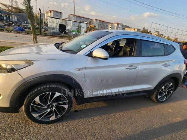 Hyundai Tucson 2017 Silver