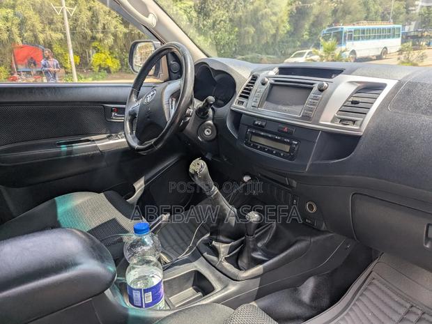 Toyota Hilux 2015 Gray
