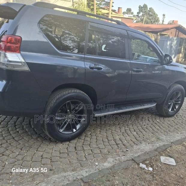 Toyota Land Cruiser Prado 2013 Gray