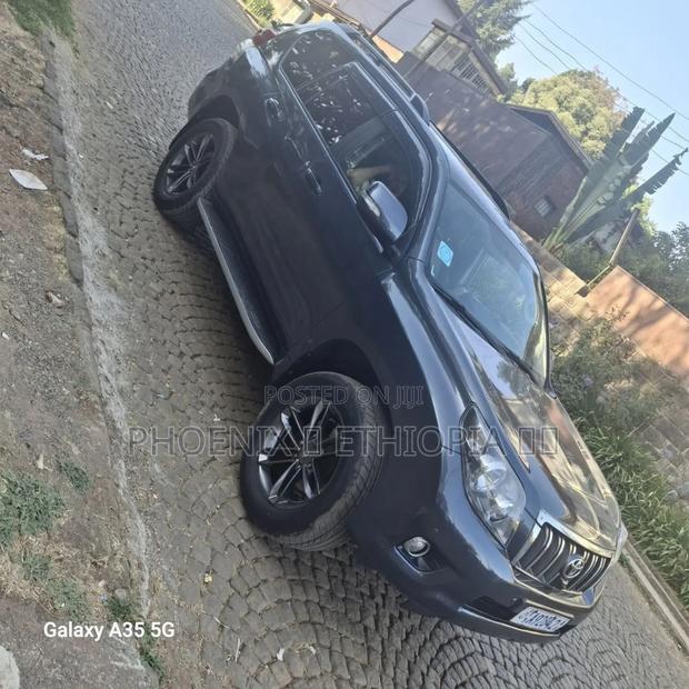Toyota Land Cruiser Prado 2013 Gray