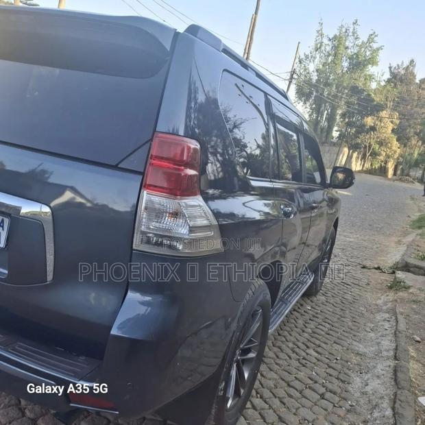 Toyota Land Cruiser Prado 2013 Gray