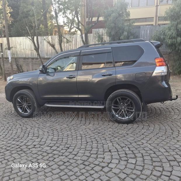 Toyota Land Cruiser Prado 2013 Gray