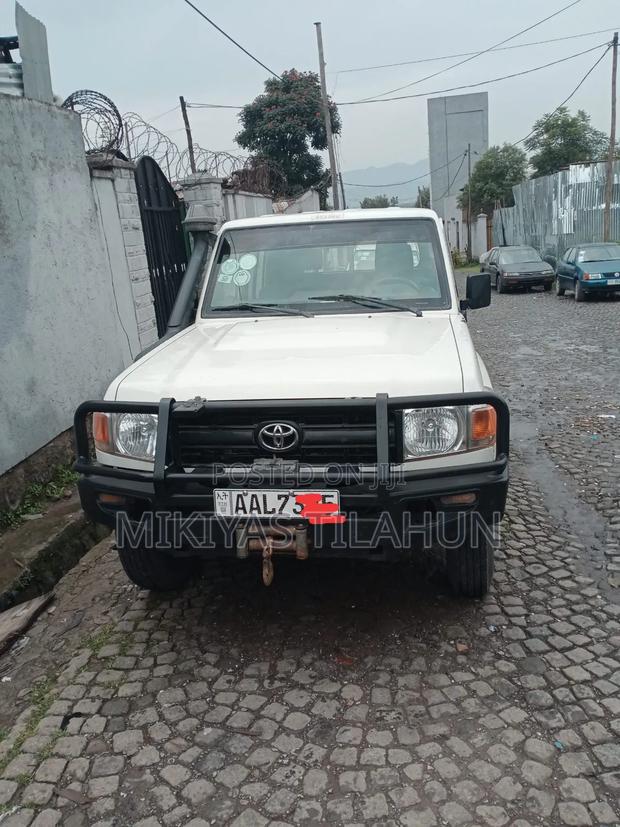 Toyota Land Cruiser 2017 White