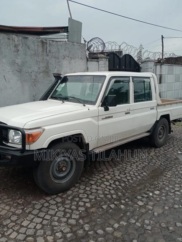 Toyota Land Cruiser 2017 White
