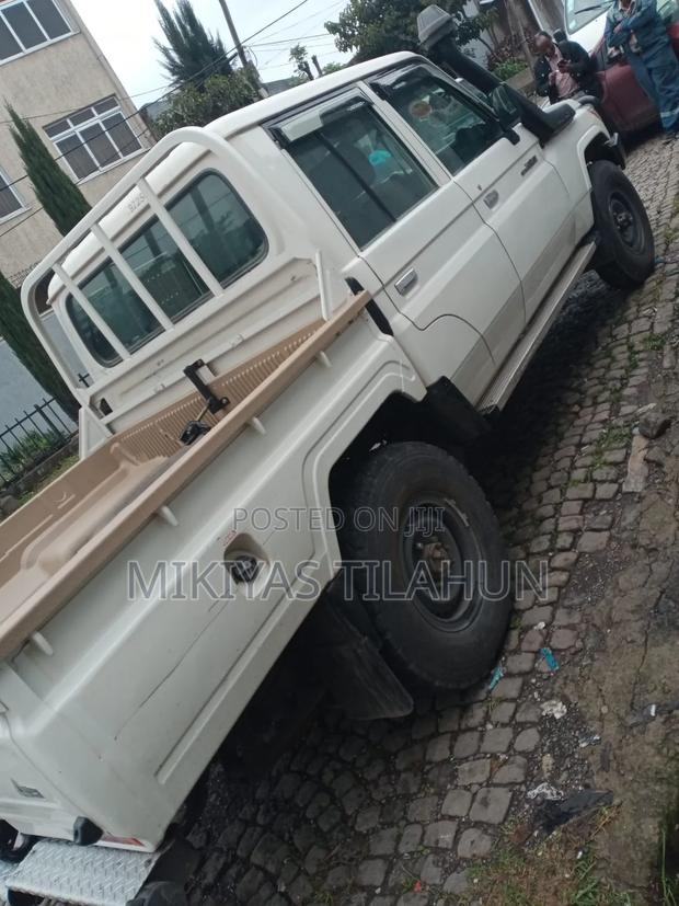 Toyota Land Cruiser 2017 White