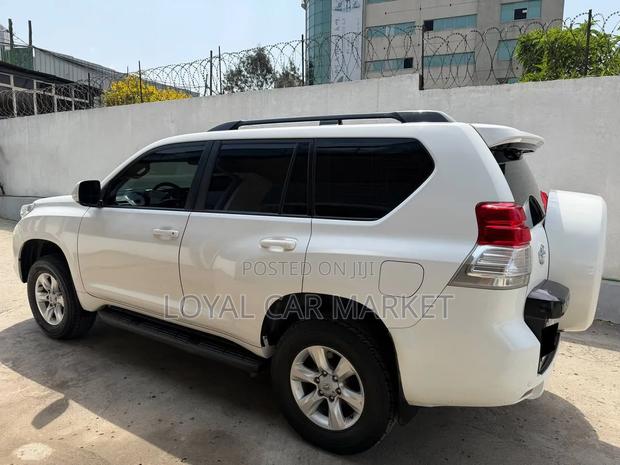 Toyota Land Cruiser Prado 2011 White