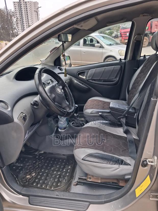 Toyota Yaris 2005 Gray