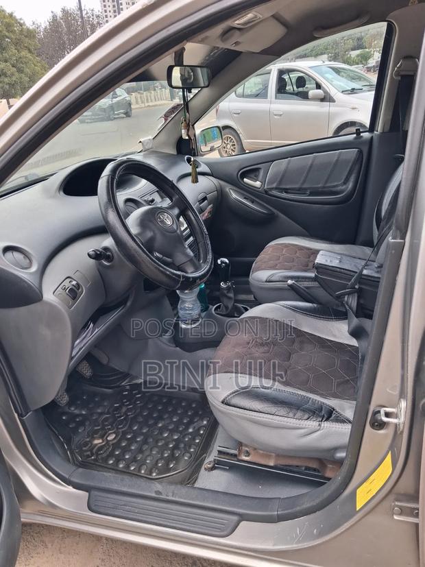 Toyota Yaris 2005 Gray