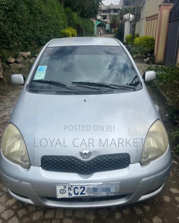 Toyota Vitz 2004 Silver