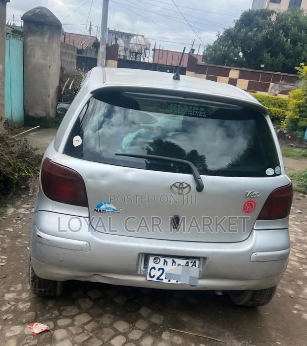 Toyota Vitz 2004 Silver