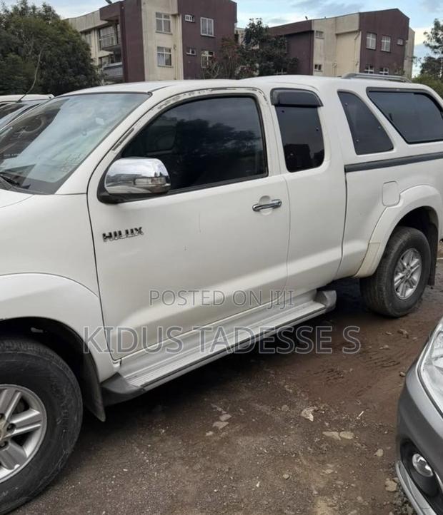 Toyota Hilux 2013 White