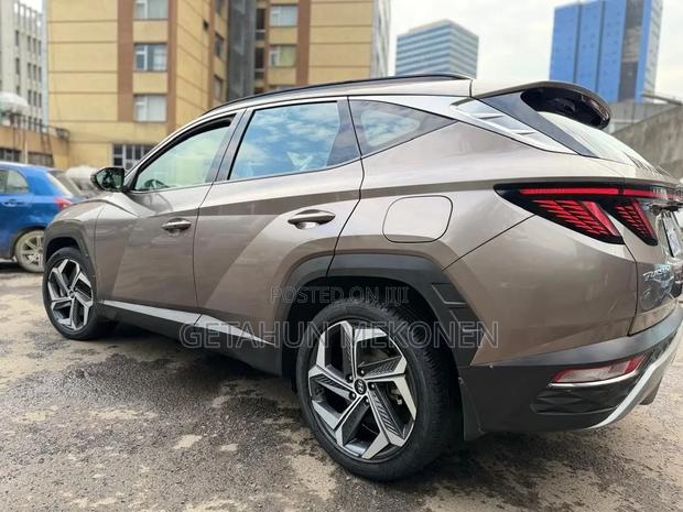 Hyundai Tucson 2023 Gold