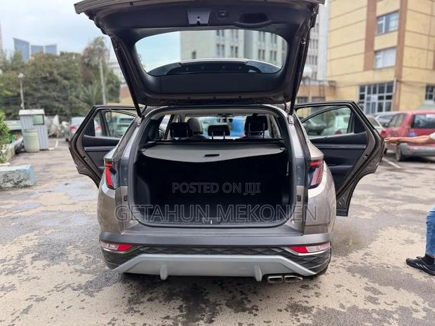 Hyundai Tucson 2023 Gold