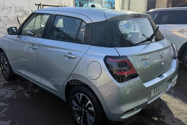 Suzuki Swift 2025 Gray