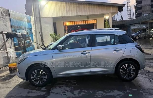 Suzuki Swift 2025 Gray