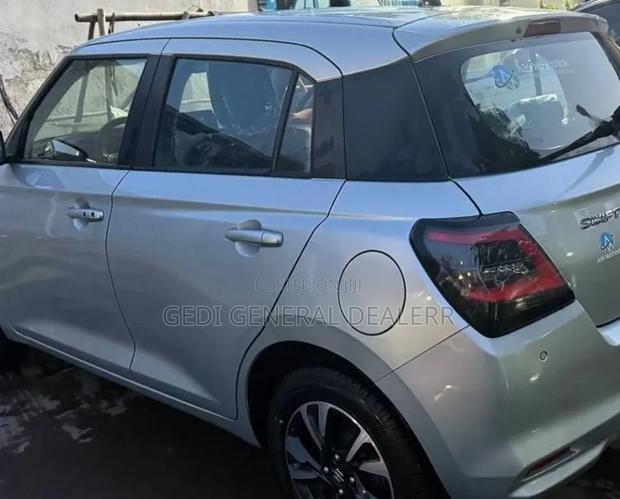 Suzuki Swift 2025 Gray