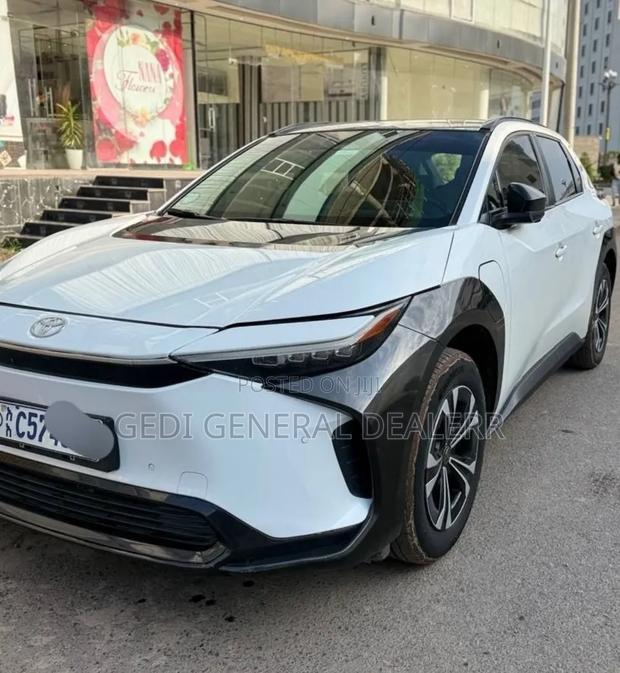 Toyota bZ4X 71.4 kWh AWD 2022 White