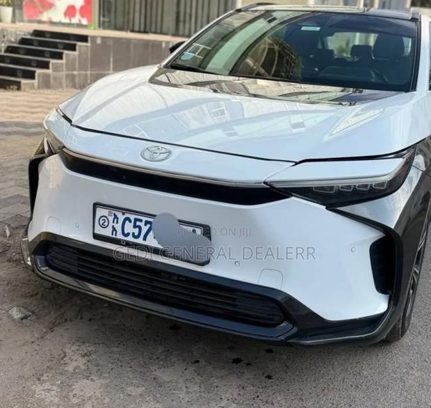 Toyota bZ4X 71.4 kWh AWD 2022 White