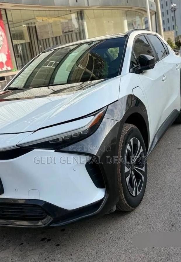 Toyota bZ4X 71.4 kWh AWD 2022 White