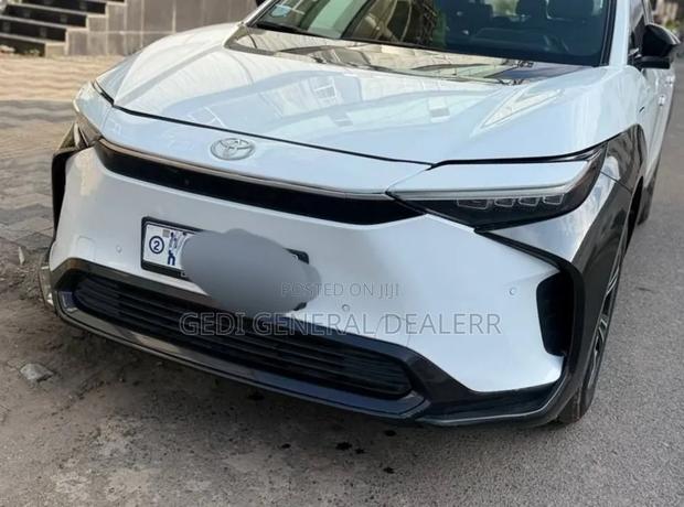 Toyota bZ4X 71.4 kWh AWD 2022 White