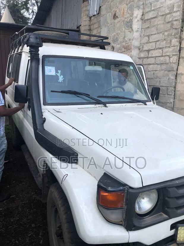 Toyota Land Cruiser 2003 White