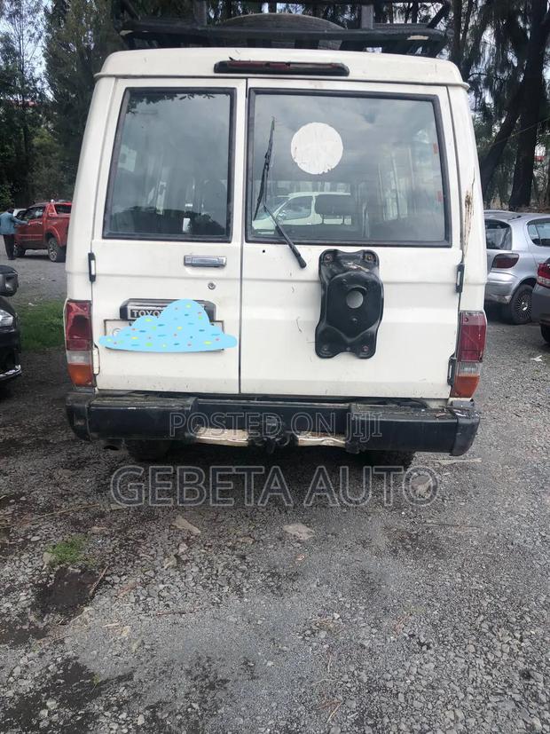 Toyota Land Cruiser 2003 White