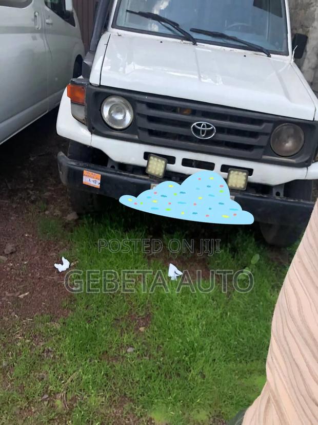 Toyota Land Cruiser 2003 White