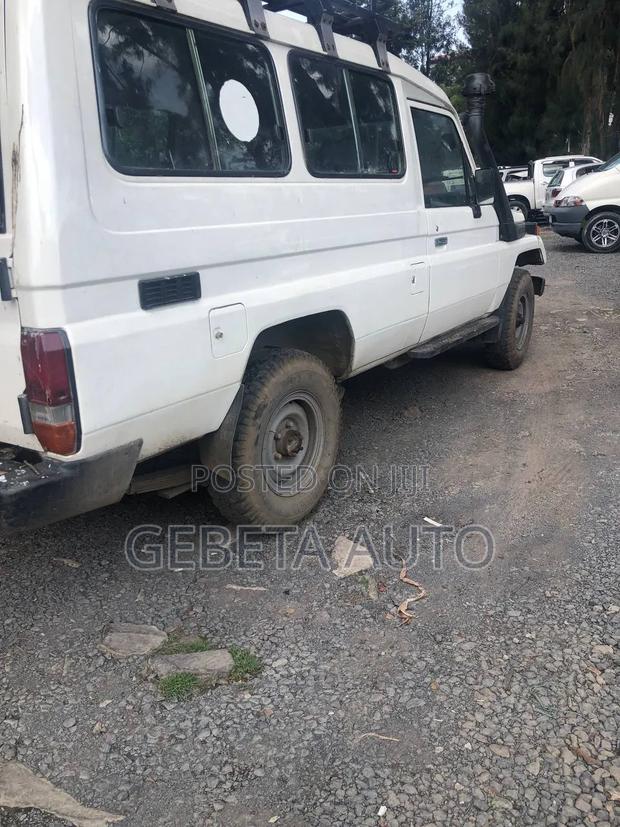 Toyota Land Cruiser 2003 White