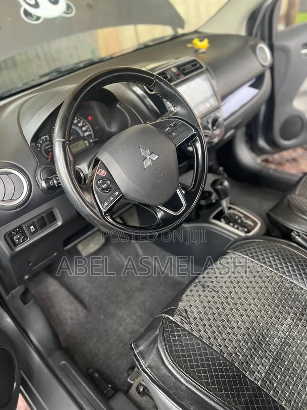 Mitsubishi Attrage 2022 Silver