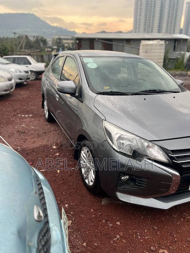 Mitsubishi Attrage 2022 Silver