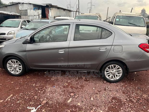 Mitsubishi Attrage 2022 Silver