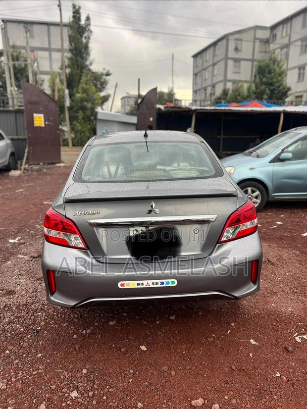 Mitsubishi Attrage 2022 Silver