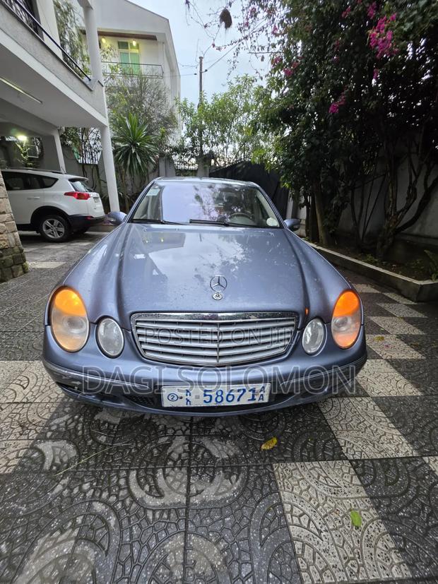 Mercedes-Benz E240 2025 Blue