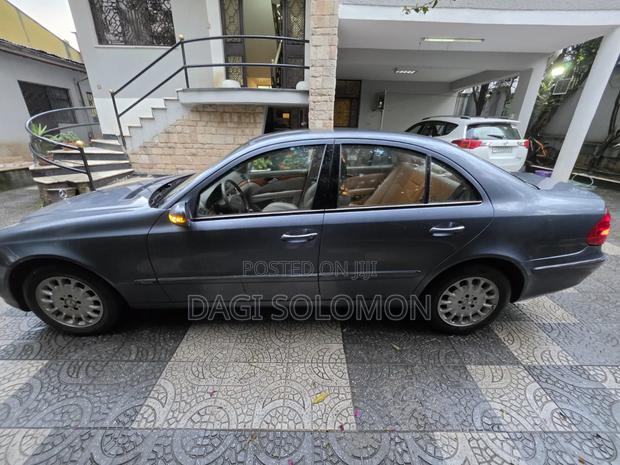 Mercedes-Benz E240 2025 Blue