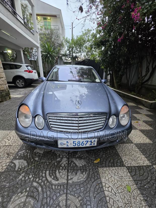 Mercedes-Benz E240 2025 Blue
