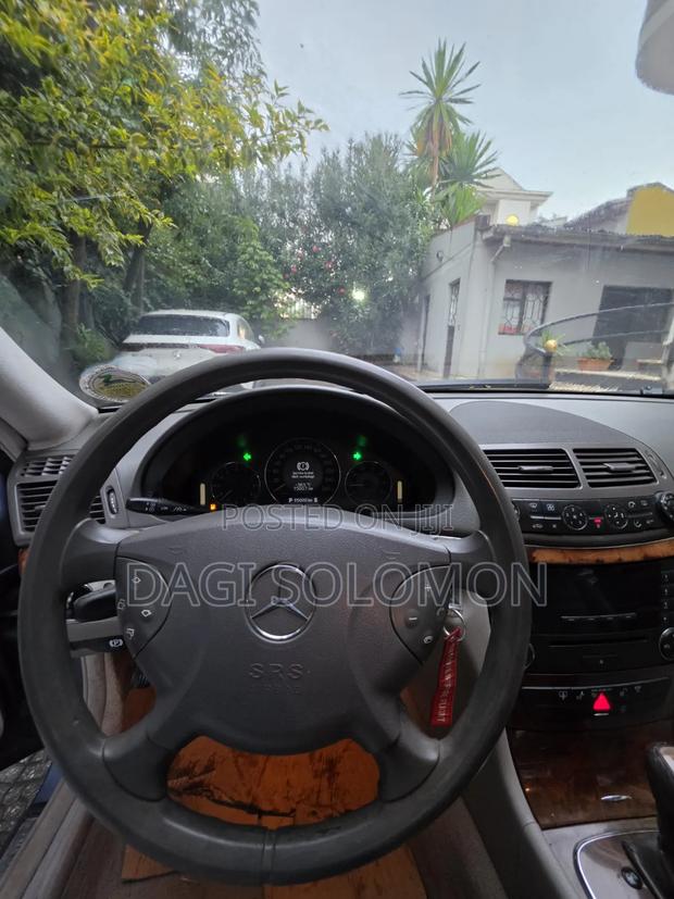Mercedes-Benz E240 2025 Blue