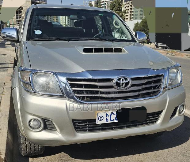 Toyota Hilux 2014 Gold