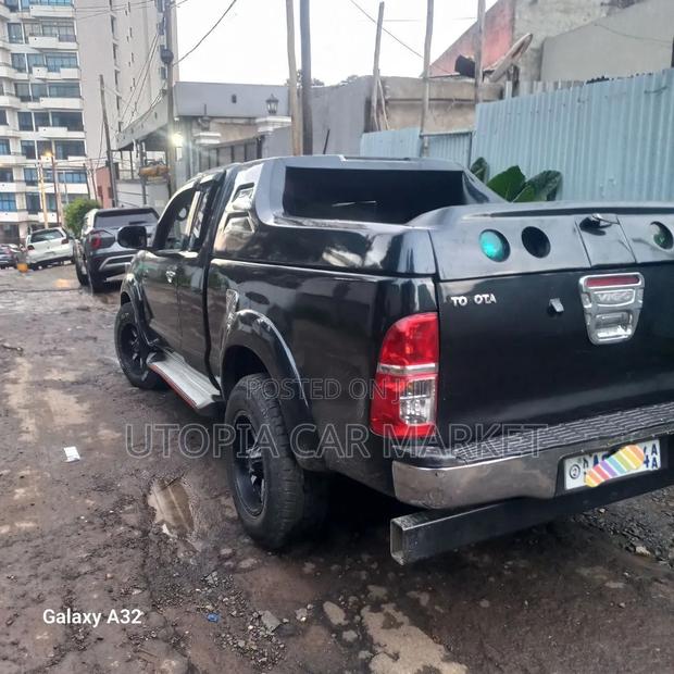 Toyota Hilux 2014 Gray