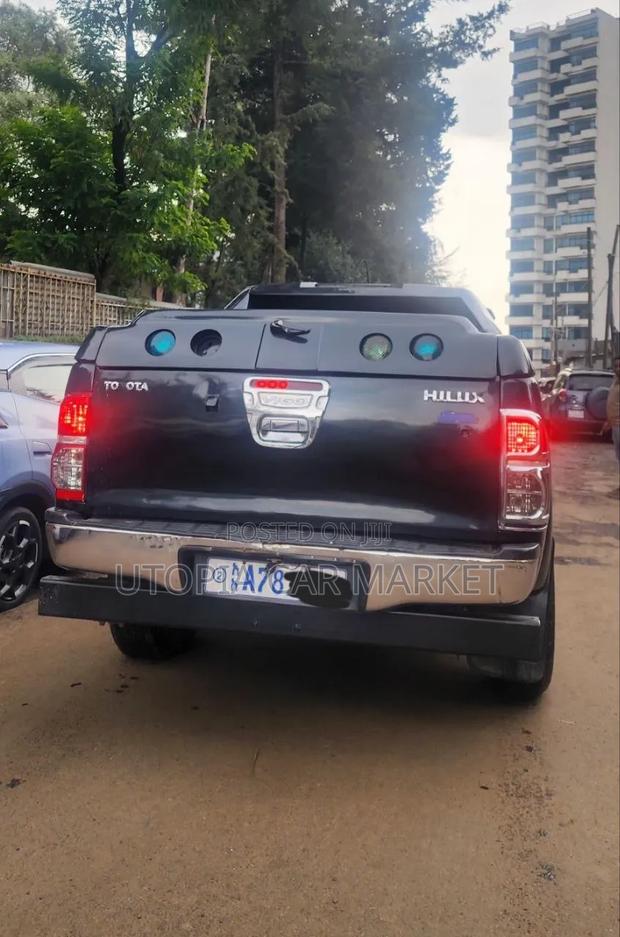 Toyota Hilux 2014 Gray