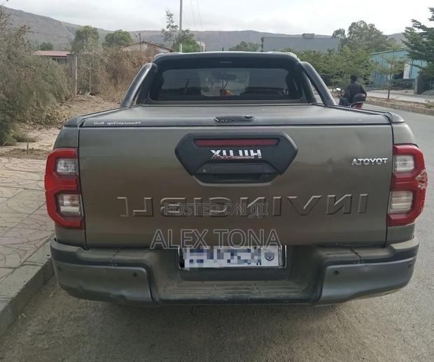 Toyota Hilux 2021 Gray