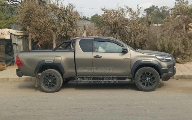 Toyota Hilux 2021 Gray