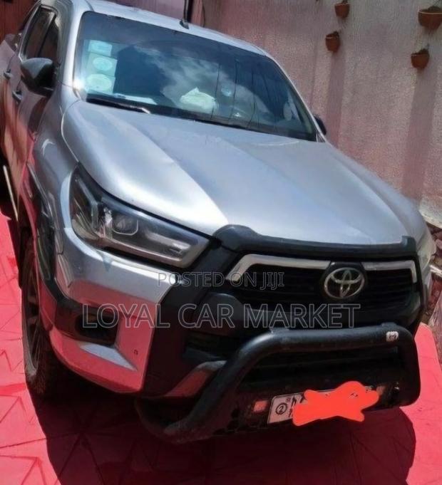 Toyota Hilux 2022 Silver