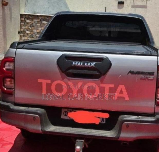 Toyota Hilux 2022 Silver