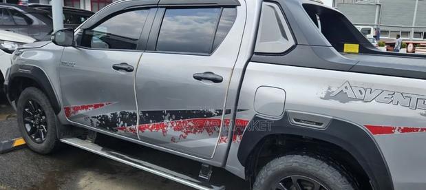 Toyota Hilux 2022 Silver