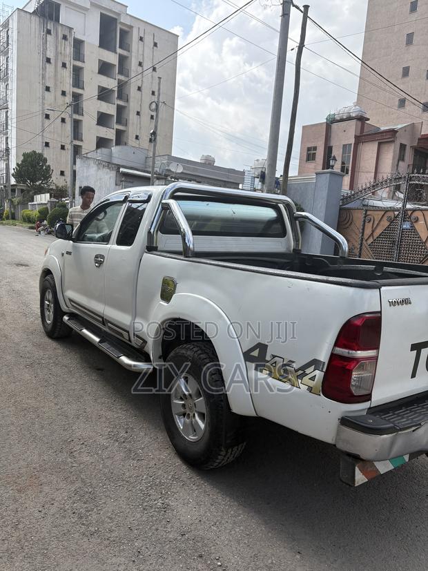 Toyota Hilux 2008 White