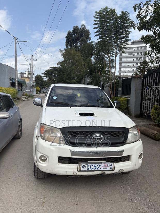 Toyota Hilux 2008 White