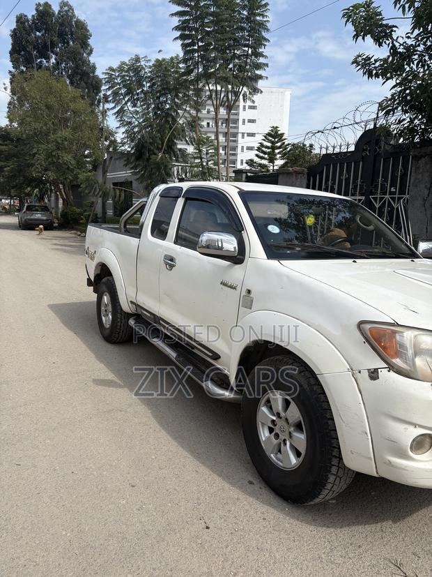 Toyota Hilux 2008 White